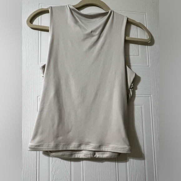 Abercrombie & Fitch Sleek Seamless Ruched Top. Color: taupe. Size: small - Picture 3 of 4